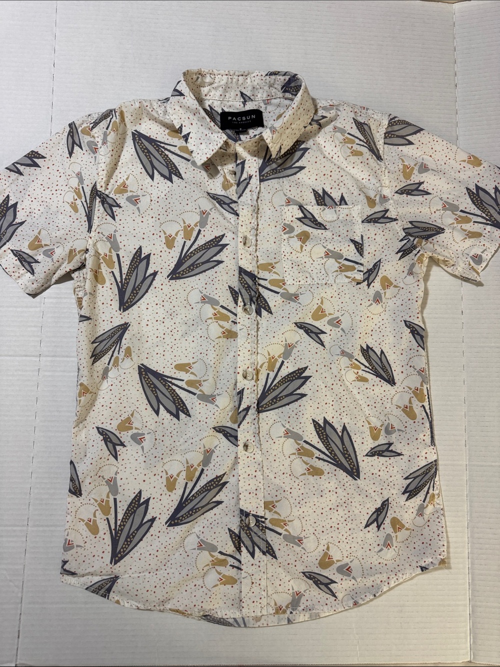 PacSun Cream Short Sleeve Button-Up Shirt with Gray and Tan Print 134